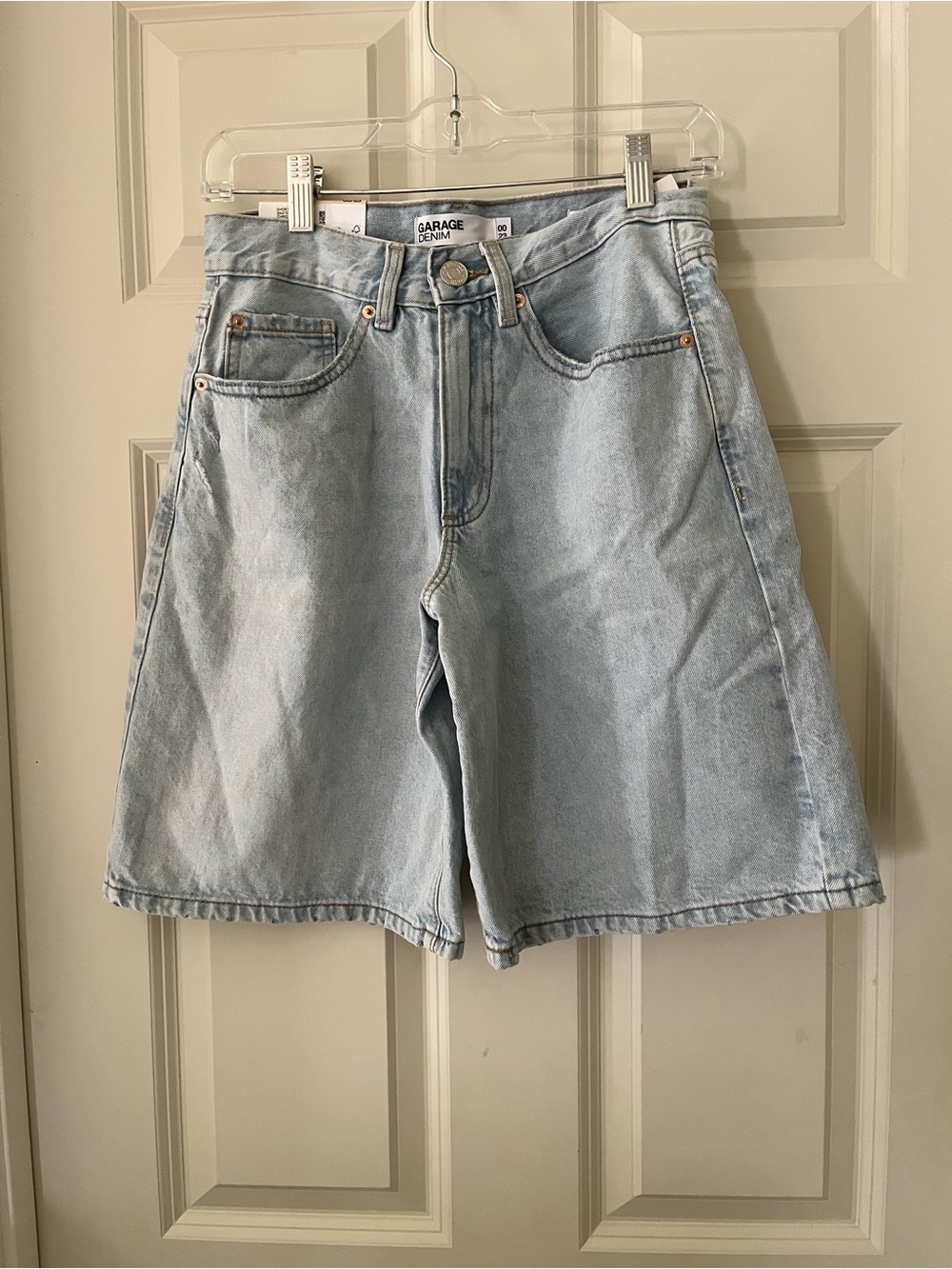 NWT Garage brand Bermuda style skater jorts in light wash denim size 00/23